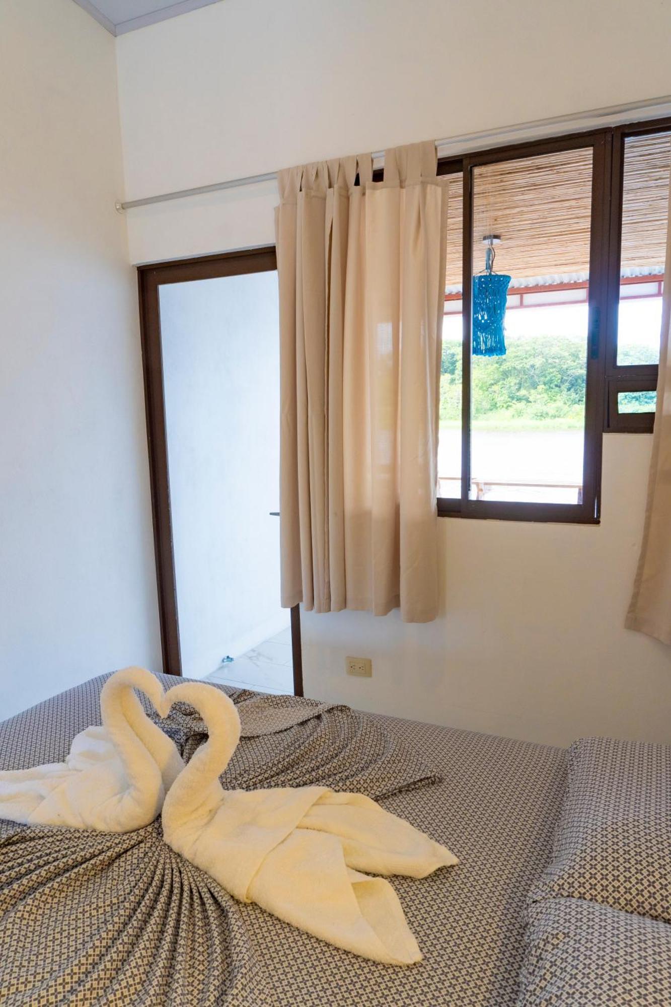 Hotel Pura Natura Riverside Тортугеро Екстериор снимка