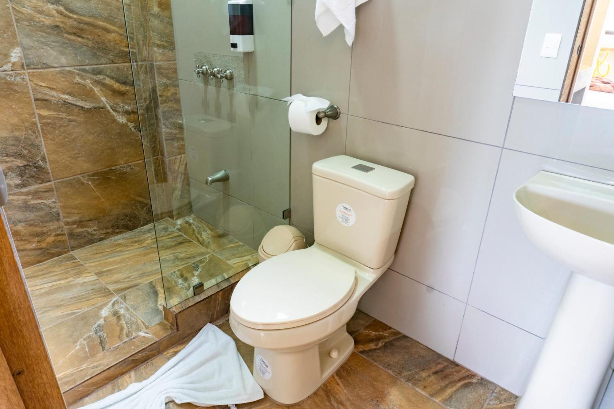Hotel Pura Natura Riverside Тортугеро Екстериор снимка