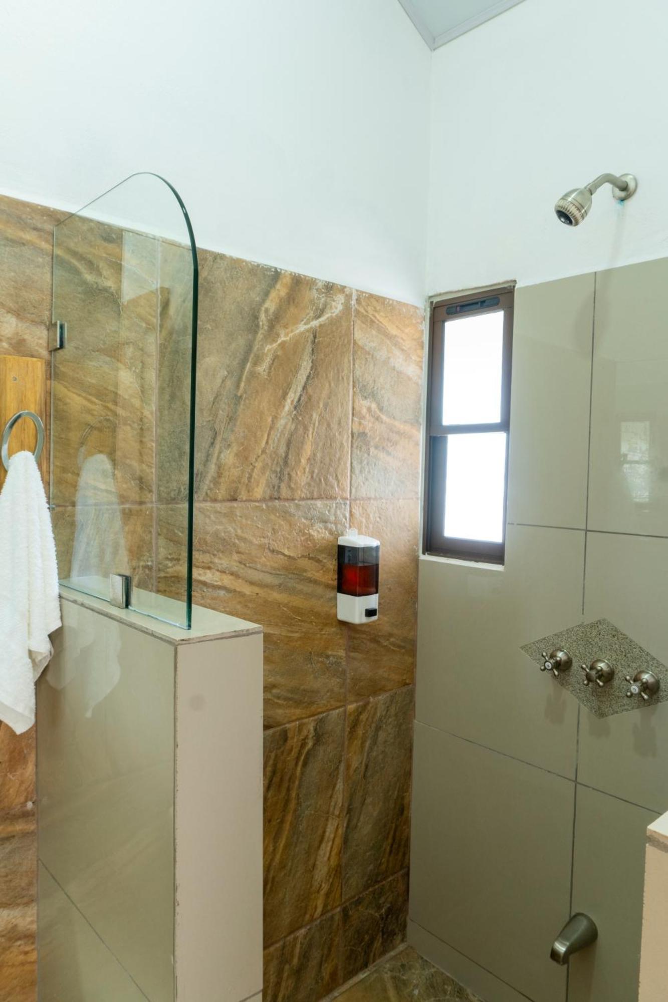 Hotel Pura Natura Riverside Тортугеро Екстериор снимка