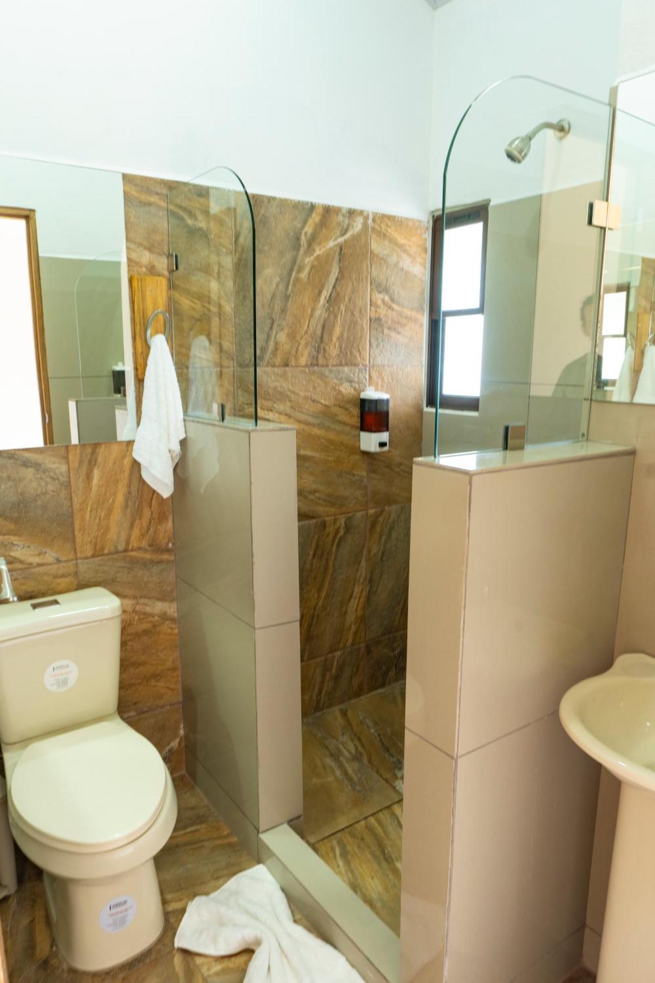 Hotel Pura Natura Riverside Тортугеро Екстериор снимка