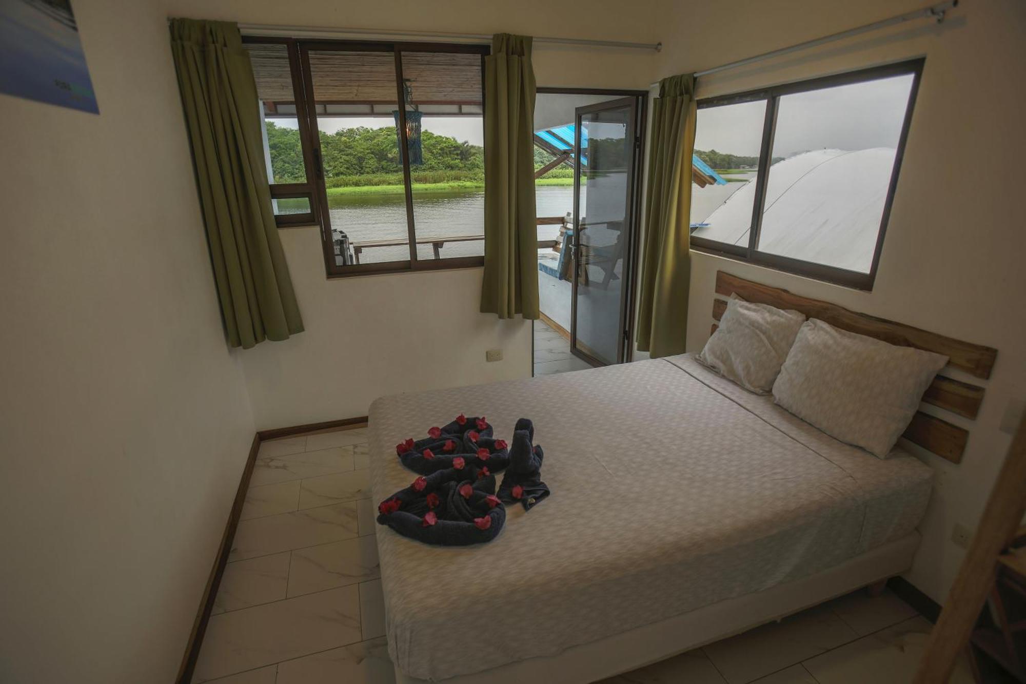 Hotel Pura Natura Riverside Тортугеро Екстериор снимка