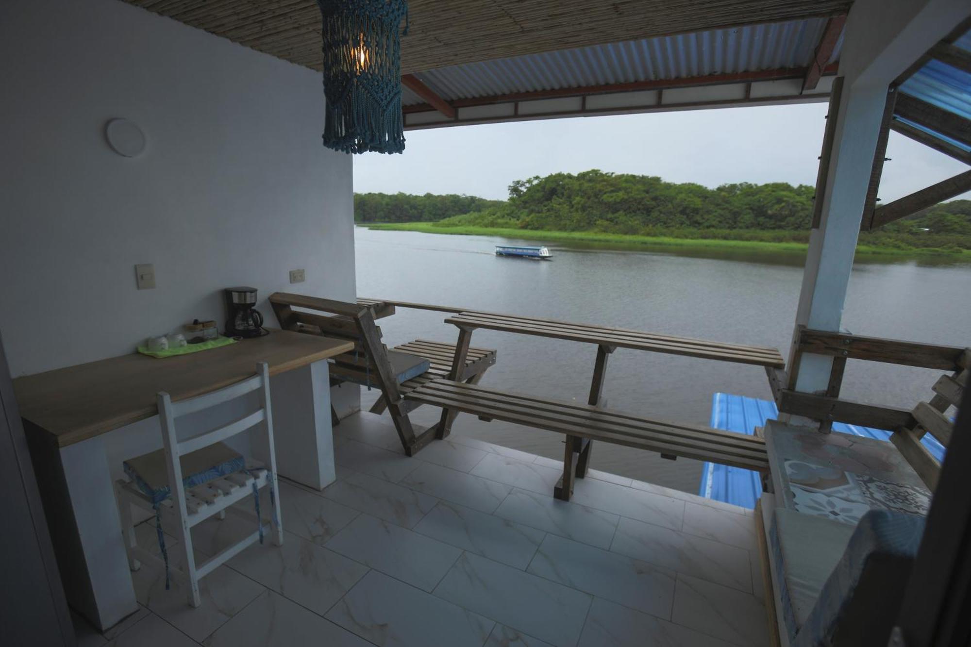 Hotel Pura Natura Riverside Тортугеро Екстериор снимка